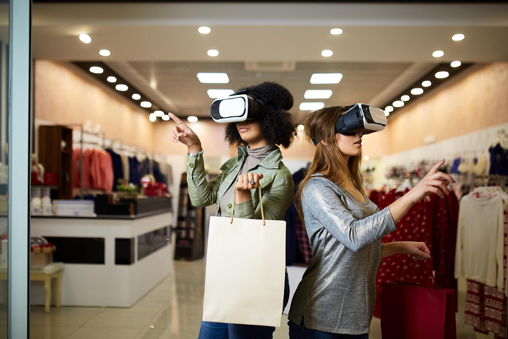 Two women / augmented reality in retail